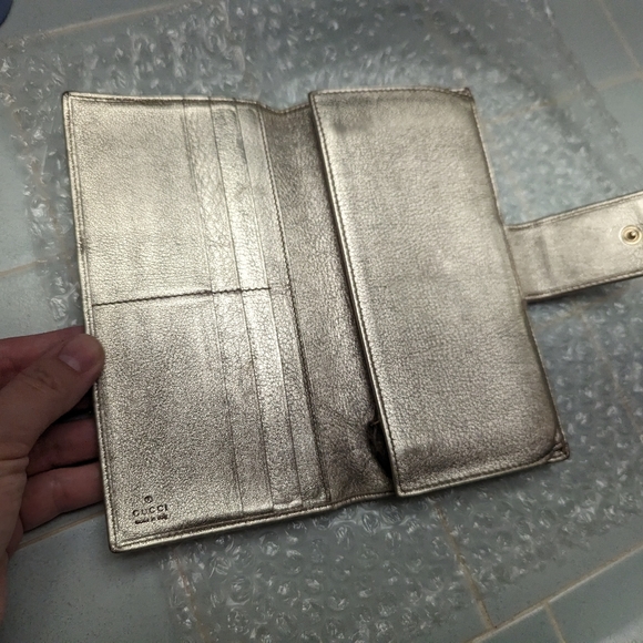 Authentic Gucci GG Beige Gold Metallic Abbey D wallet - Picture 8 of 16